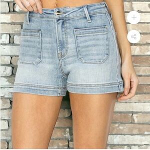 Risen High Rise Light Wash Denim Shorts Women’s Size Large NWT Patch Pockets